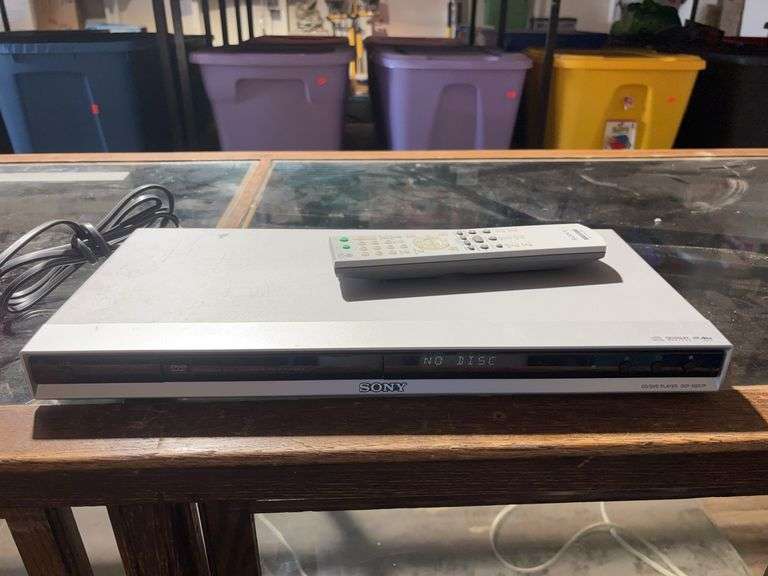 SONY CD/DVD PLAYER WITH REMOTE (POWERS ON) - Isabell Auction