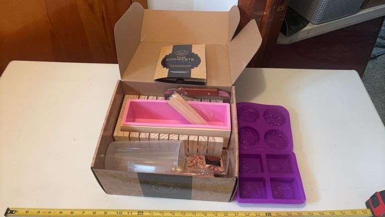 (FC) SUPER DELUXE SOAP MAKING KIT