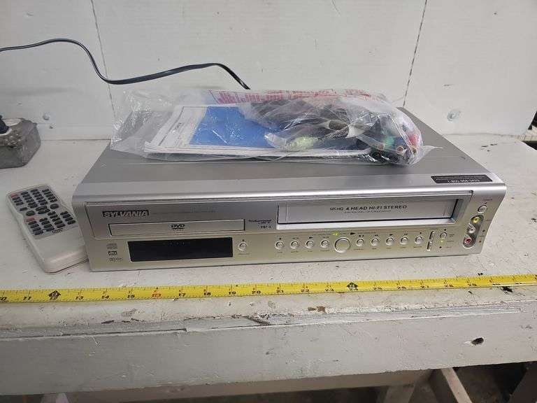 SYLVANIA DVD/VHS PLAYER