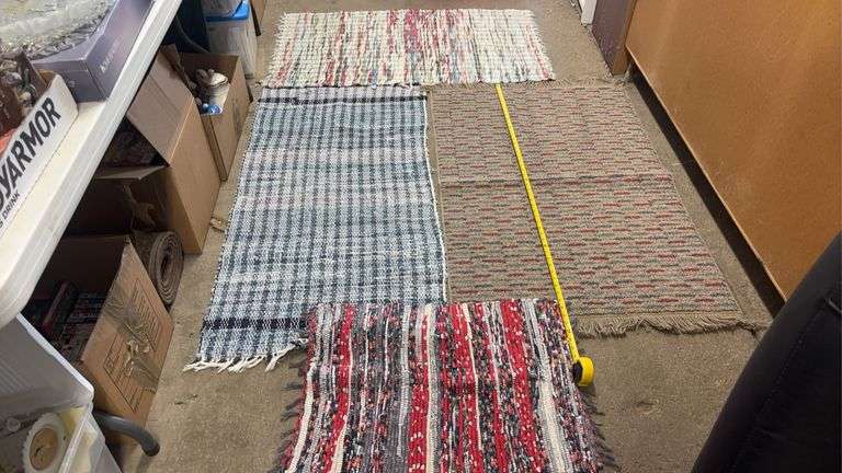 Used Throw Rug 4-CT. ASSORTED THROW RUGS - Isabell Auction