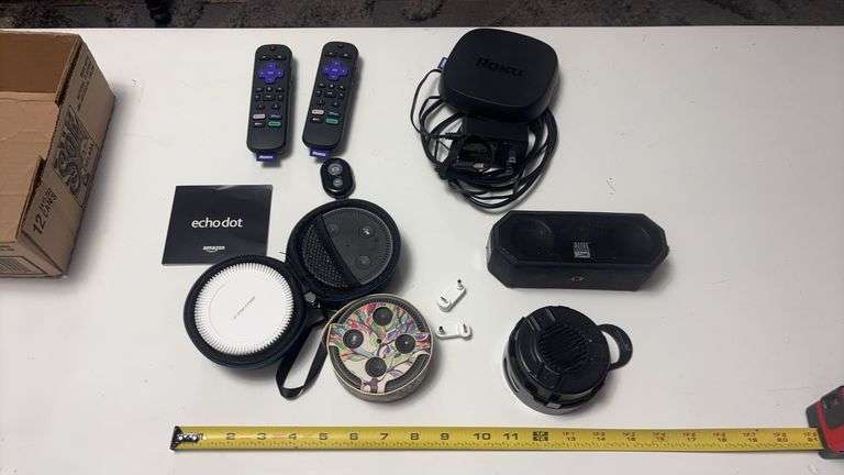 (LR) ASSORTED ECHO DOT (NO CORDS) BLUETOOTH SPEAKERS, ROKU, ETC