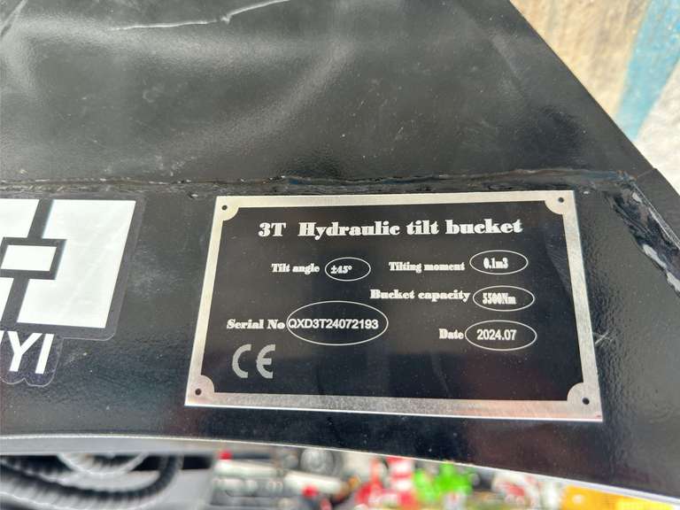 3 Ton Hydraulic Tilt Bucket for Excavator 32” Jardine Auctioneers
