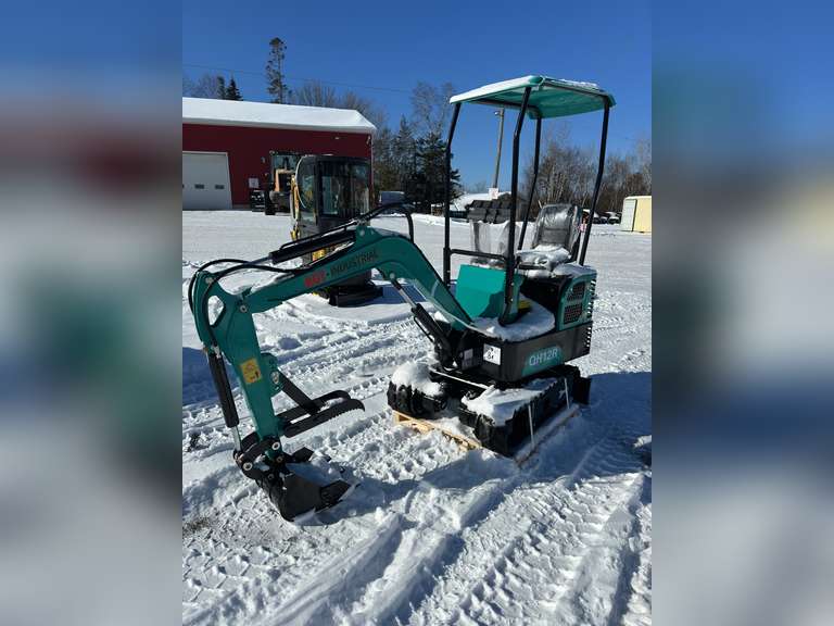 2024 AGT QH12R Mini Excavator