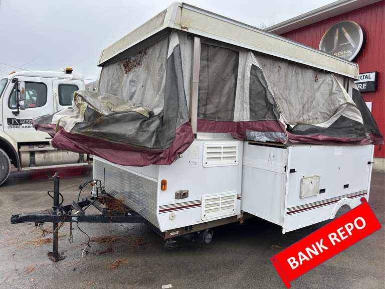 2008 Fleetwood Saratoga 16’ Tent Trailer with Slide