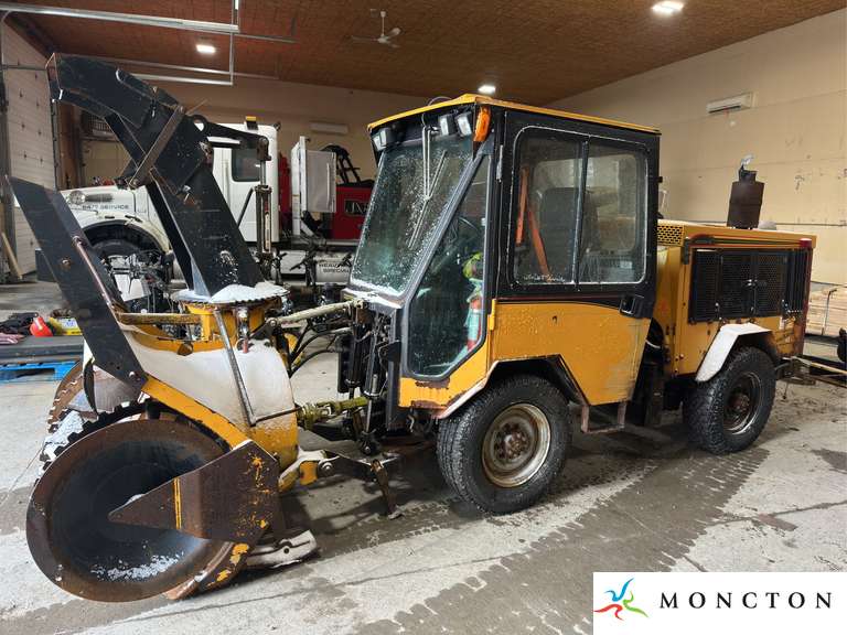 2012 Trackless MT6 with Snowblower and V-Plow