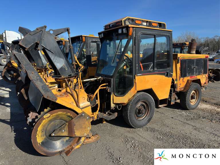 2013 Trackless MT6 with Snowblower and V-Plow