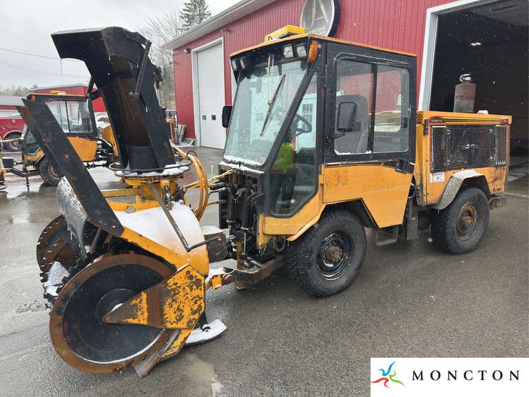 2012 Trackless MT6 with Snowblower and V-Plow