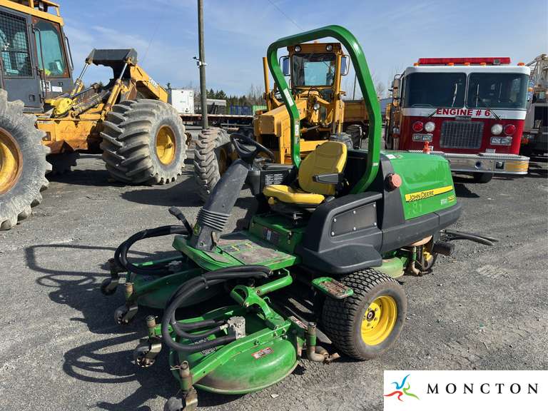 John Deere 7400 Terrain Cut Commercial Zero Turn Mower