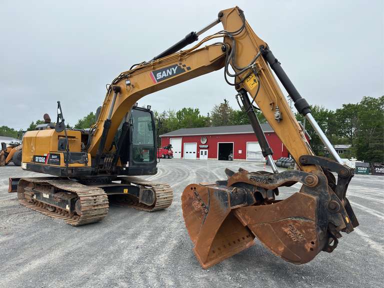 2022 Sany SY135C Excavator with Tooth Bucket and Extra Ditching Bucket