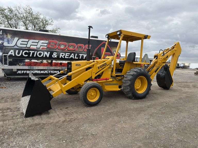 Ford 455 Backhoe - Jeff Boone Auction and Realty