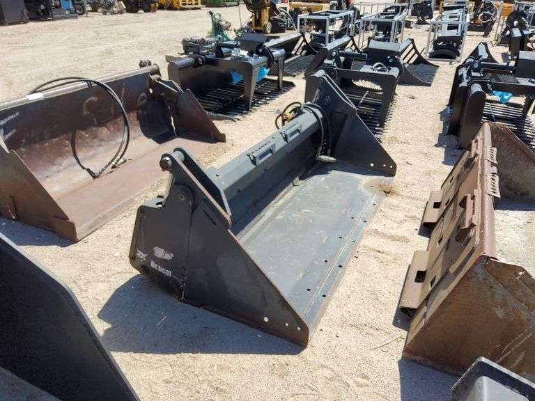 bobcat 74in 4 in 1 bucket to fit skid steer J&J Auctioneers LLC