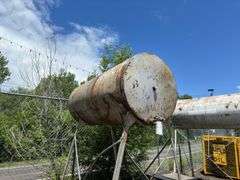 500 Gallon Fuel Tank W/ Stand