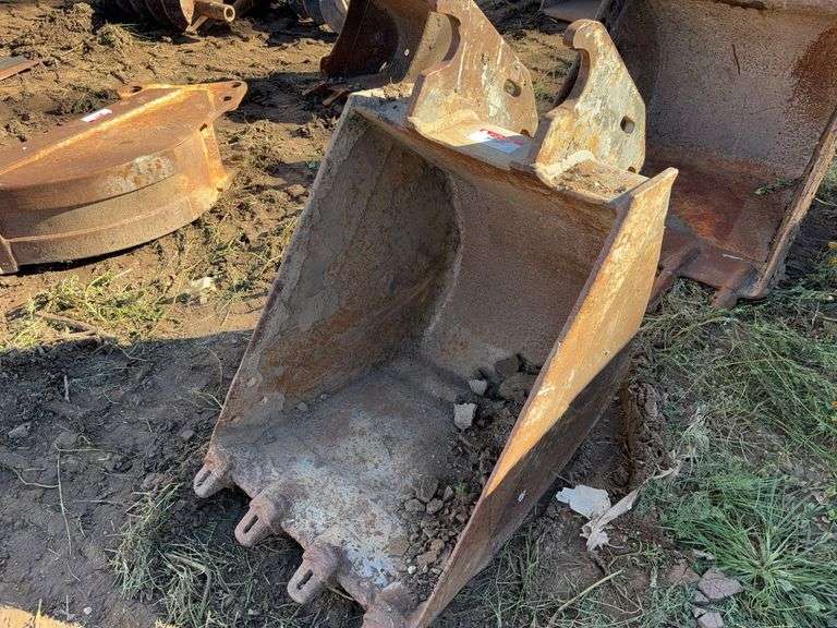 24 in Bucket w/ Teeth