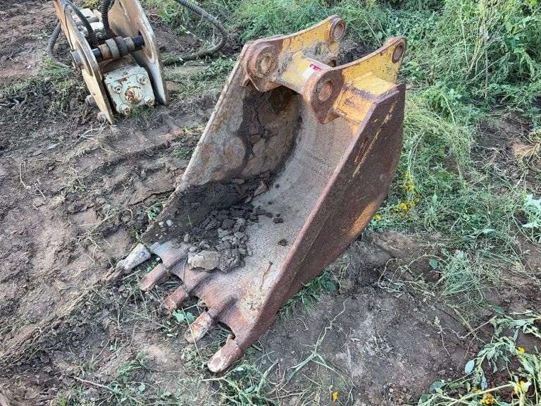 20 in Bucket w/ Teeth