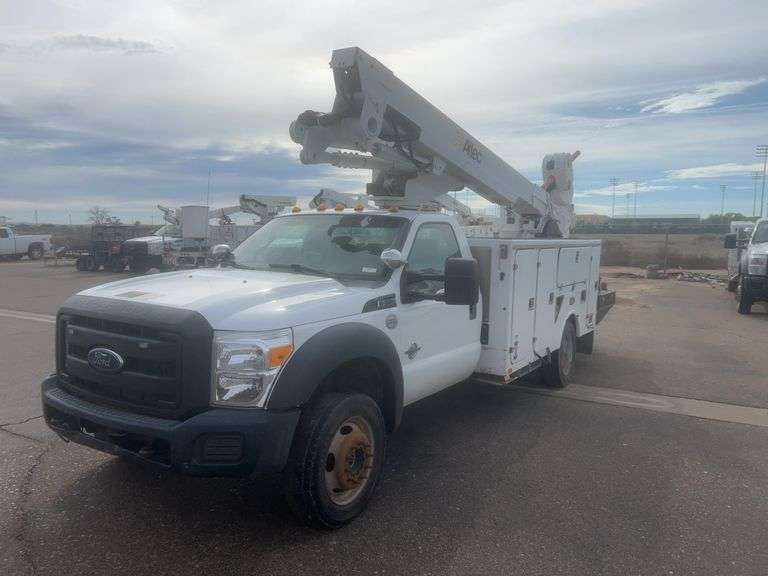 2014 Ford F550 4x4 Bucket Truck