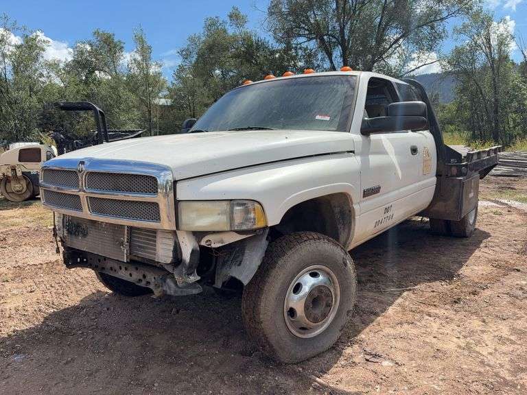 2002 Dodge 3500 Extended Cab, 4x4 Flatbed Truck