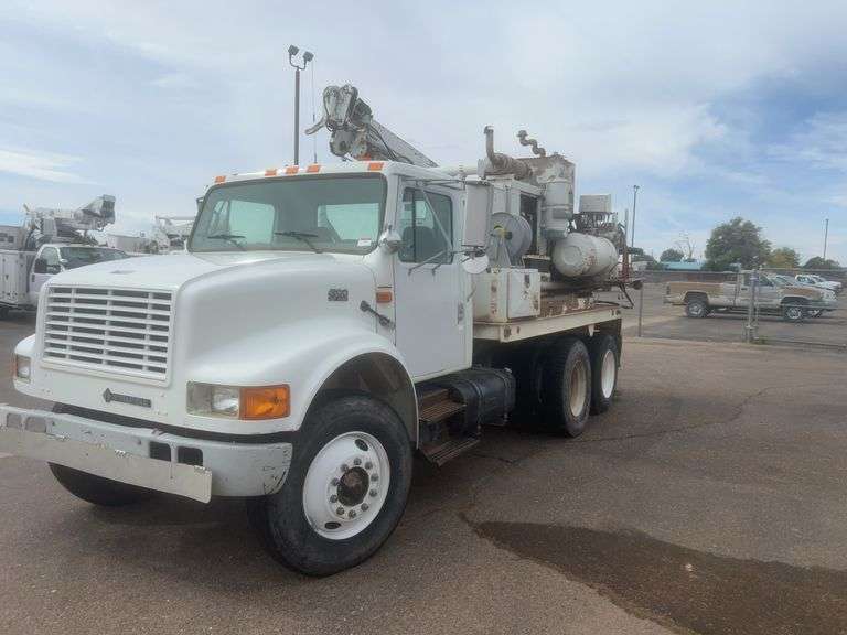 1996 International 4900 T/A Pressure Digger Truck