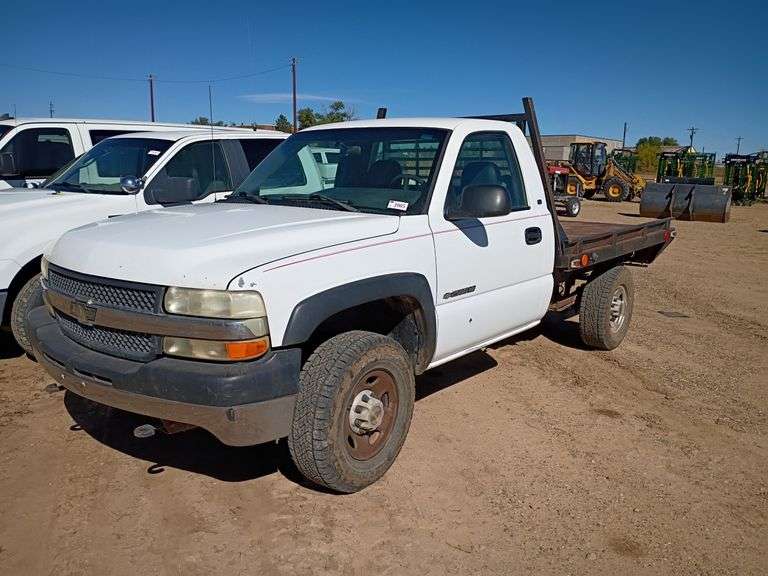 2001 Chevy 2500 4x4 Flatbed Truck