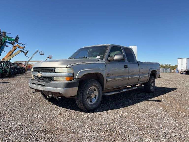 2001 Chevy 2500HD Extended Cab 4x4 Pickup