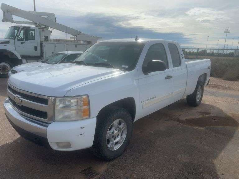 Inoperable 2008 Chevy Silverado 4x4 Extended Cab Pickup