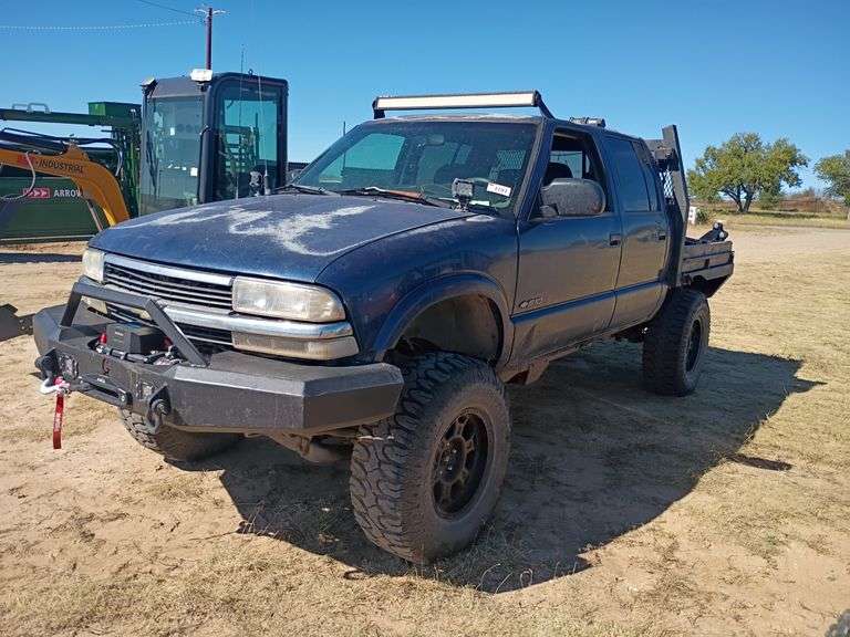 2001 Chevy S10 Crewcab 4x4 Flatbed Truck