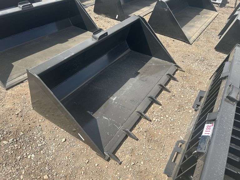 66 in Bucket with Teeth - J&J Auctioneers LLC