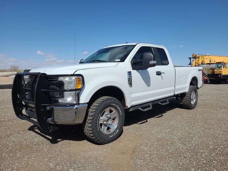 2017 Ford F350 Extended Cab 4x4 Pickup