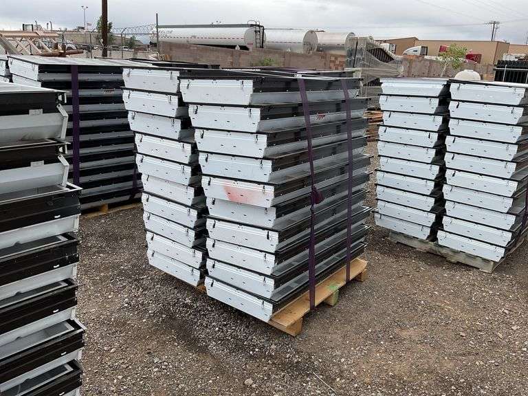 Qty (1) Pallet 2ft x 4ft Fluorescent Lights
