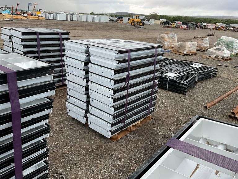 Qty (1) Pallet 2ft x 4ft Fluorescent Lights