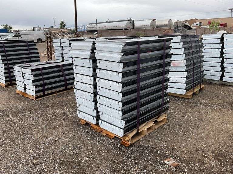 Qty (1) Pallet 2ft x 4ft Fluorescent Lights