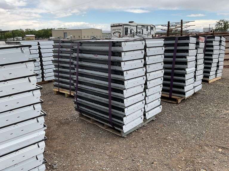 Qty (1) Pallet 2ft x 4ft Fluorescent Lights