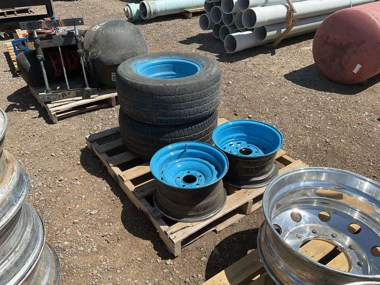 Qty (2) P275/60R15 Tires