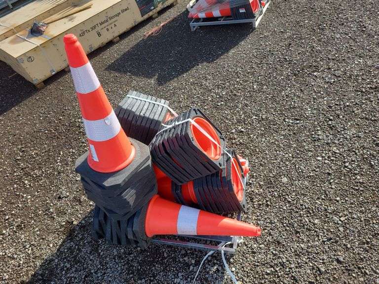 Qty (60) 28in High Traffic Cones