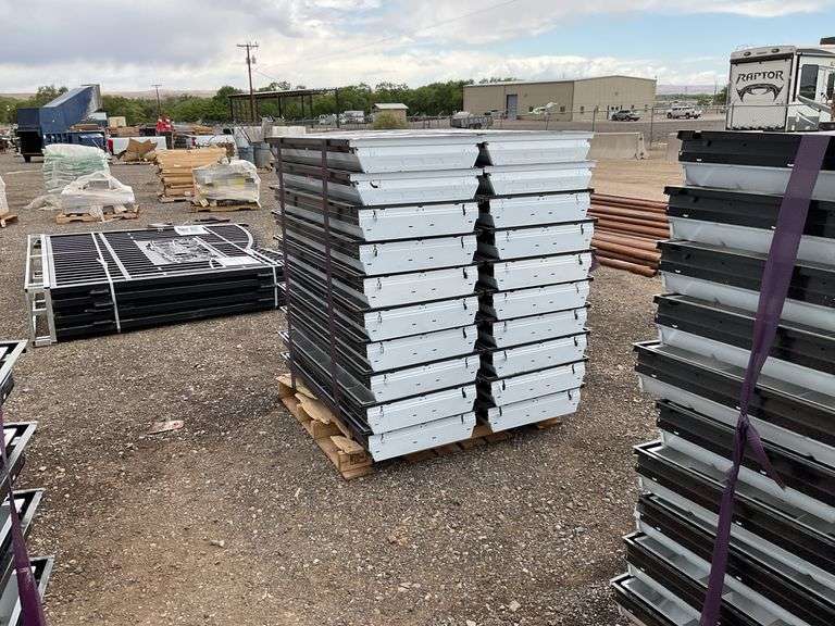 Qty (1) Pallet 2ft x 4ft Fluorescent Lights