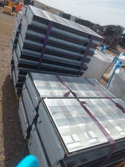 Qty (2) Pallets 2ft x 4ft Fluorescent Lights