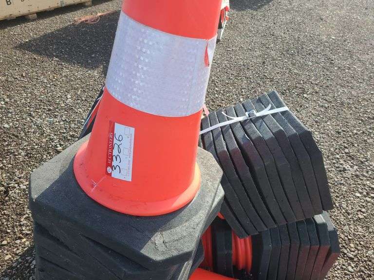 Qty (60) 28in High Traffic Cones