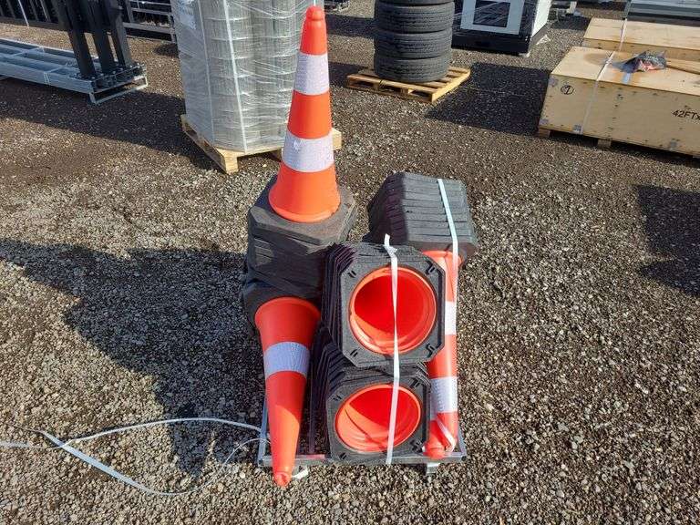 Qty (60) 28in High Traffic Cones