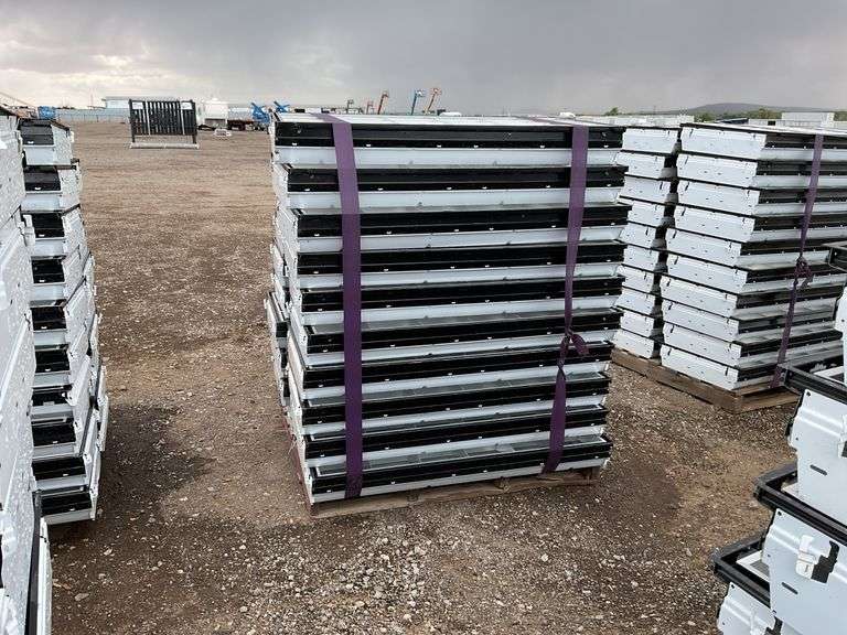 Qty (1) Pallet 2ft x 4ft Fluorescent Lights