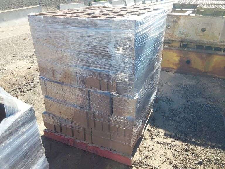 Qty (240) 688 Mixed Bricks