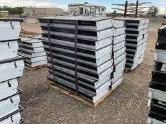 Qty (1) Pallet 2ft x 4ft Fluorescent Lights