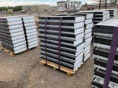 Qty (1) Pallet 2ft x 4ft Fluorescent Lights