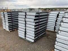 Qty (1) Pallet 2ft x 4ft Fluorescent Lights