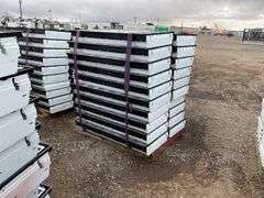Qty (1) Pallet 2ft x 4ft Fluorescent Lights