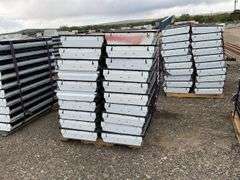 Qty (1) Pallet 2ft x 4ft Fluorescent Lights