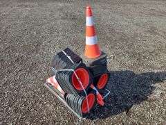 Qty (60) 28in High Traffic Cones