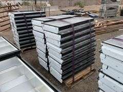 Qty (1) Pallet 2ft x 4ft Fluorescent Lights