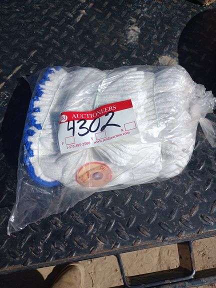 Pickers White cloth gloves