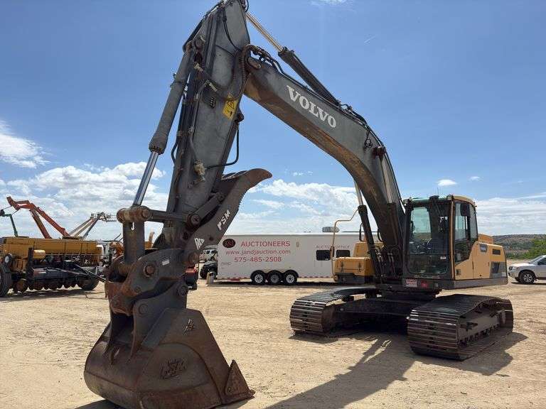 Ec250dl 2014 Volvo EC250DL Hydraulic Excavator - J&J Auctioneers LLC