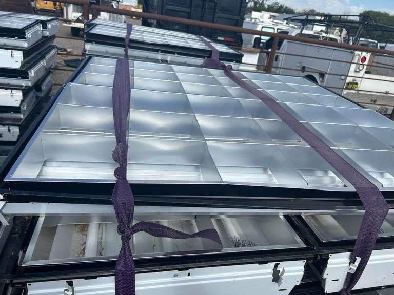 Qty (20) Fluorescent Lights