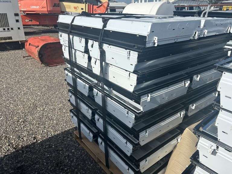 Qty (20) Fluorescent Lights
